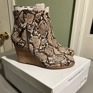 Steve Madden Beige Snake Print Wedge Ankle Boots